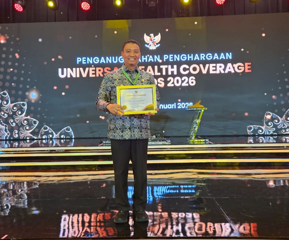 Wakil Walikota Pekanbaru Terima Langsung UHC Awords 2026 Kategori Madya